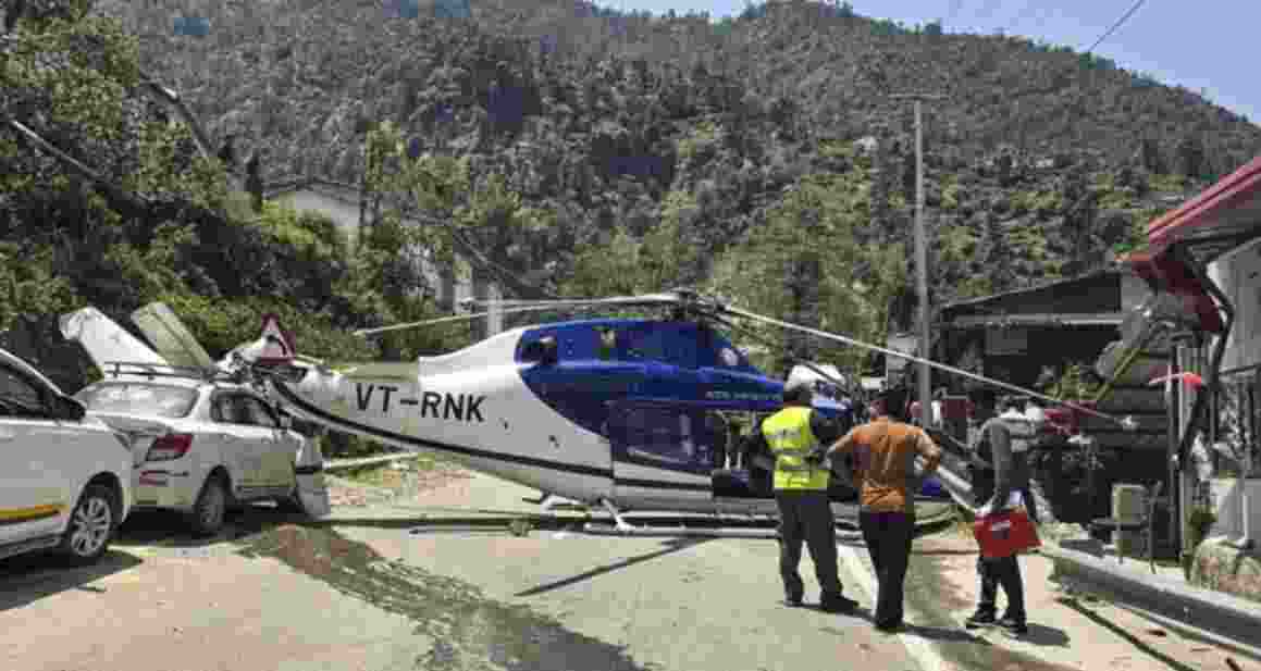 Helicopter on way to Kedarnath crash-lands, all 6 onboard safe Helicopter on way to Kedarnath crash-lands, all 6 onboard safe