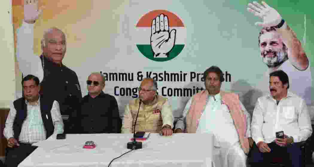 JKPCC leaders in Srinagar, discussing preparations for the six-day “Hamari Riyasat – Hamara Haq” movement, aimed at demanding the restoration of Jammu and Kashmir’s statehood.