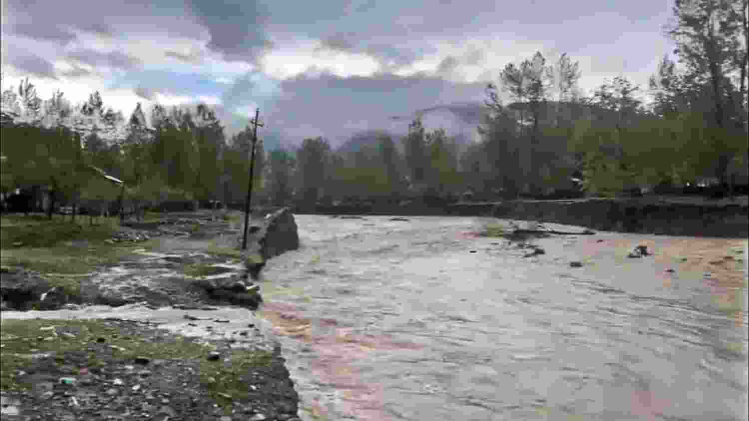 Torrential rains wreak havoc in Kashmir Valley, fear of floods grips villagers