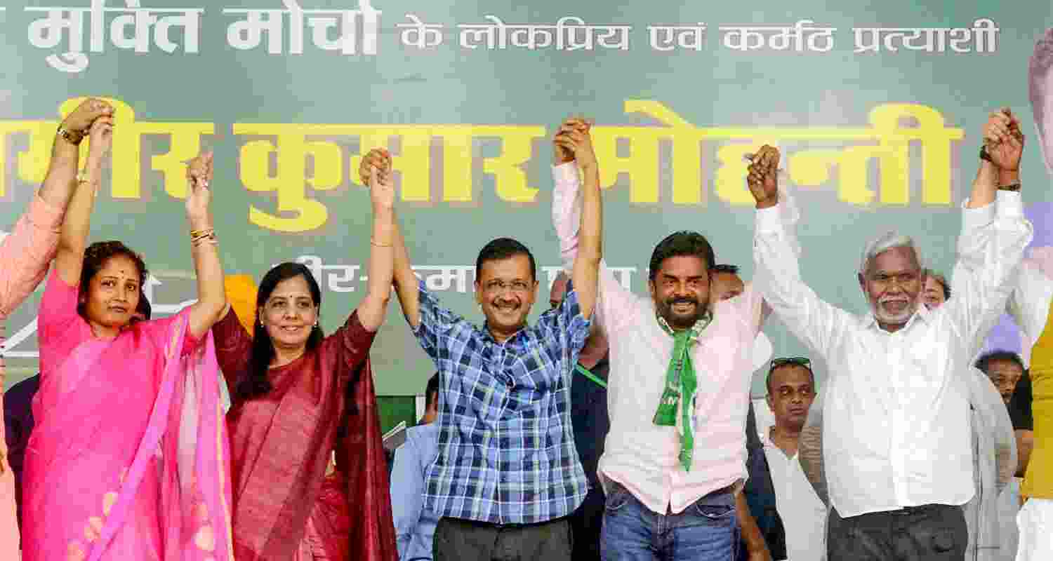 Addressing an election campaign rally in Jamshedpur, Jharkhand on Tuesday, Kejriwal termed jailed former Chief Minister Hemant Soren as the biggest tribal leader of the nation. Addressing an election campaign rally in Jamshedpur, Jharkhand on Tuesday, Kejriwal termed jailed former Chief Minister Hemant Soren as the biggest tribal leader of the nation.