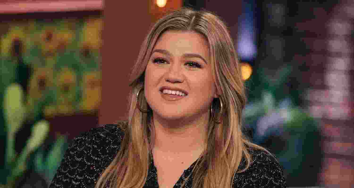 Kelly Clarkson is ‘so glad’ to be single