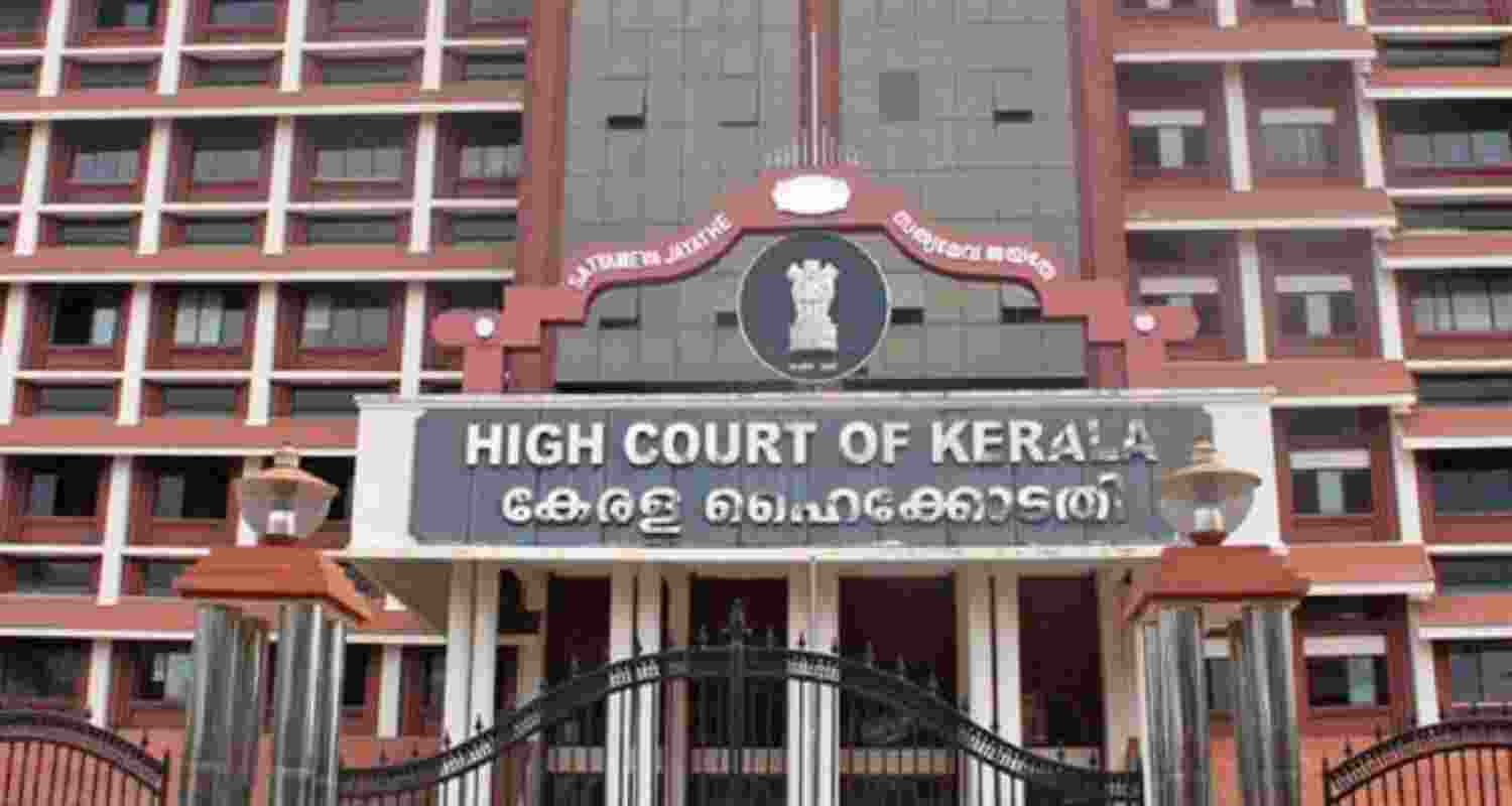 Munambam: HC stays order quashing appointment of Commission Munambam: HC stays order quashing appointment of Commission