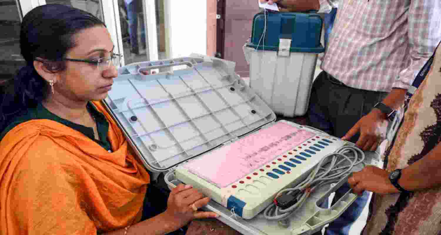 Kerala High Court flags alleged lapses as nearly 20,000 polling staff missed postal votes; seeks Election Commission of India reply.