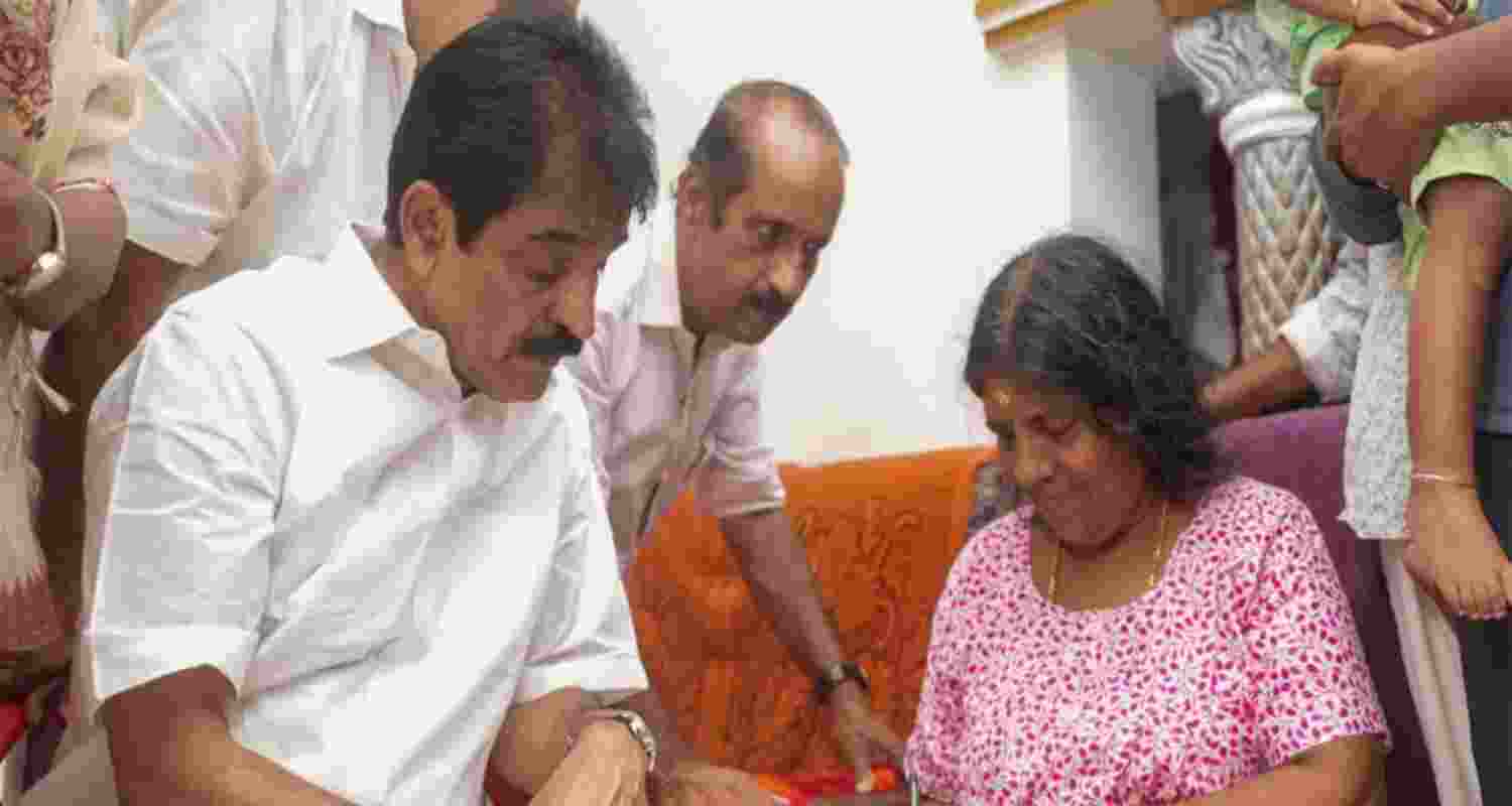 Congress leader KC Venugopal takes a signature from the resident of Alappuzha as part of the ‘Vote Chori, Gaddi Chhod’ campaign on Sunday. Congress leader KC Venugopal takes a signature from the resident of Alappuzha as part of the ‘Vote Chori, Gaddi Chhod’ campaign on Sunday.