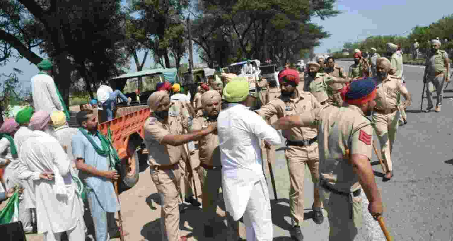 Kisan Mazdoor Morcha stages dharna over power shortage in Punjab