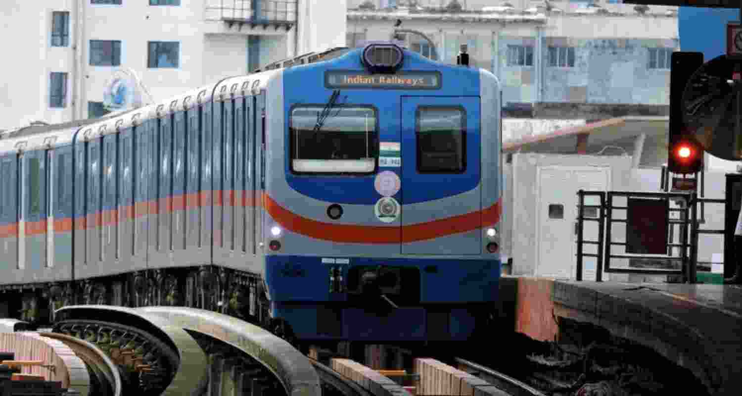 Kolkata Metro achieves milestone as driverless trial run successfully conducted on Green Line from Howrah Maidan to Sector V. CRS inspection paves way for full autonomous operations.