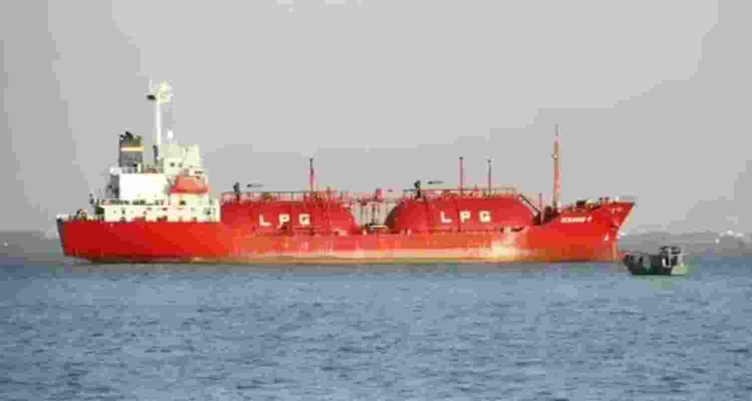 In this volatile environment, the Indian LPG carriers Pine Gas and Jag Vasant have been positioned near Sharjah in the United Arab Emirates. 