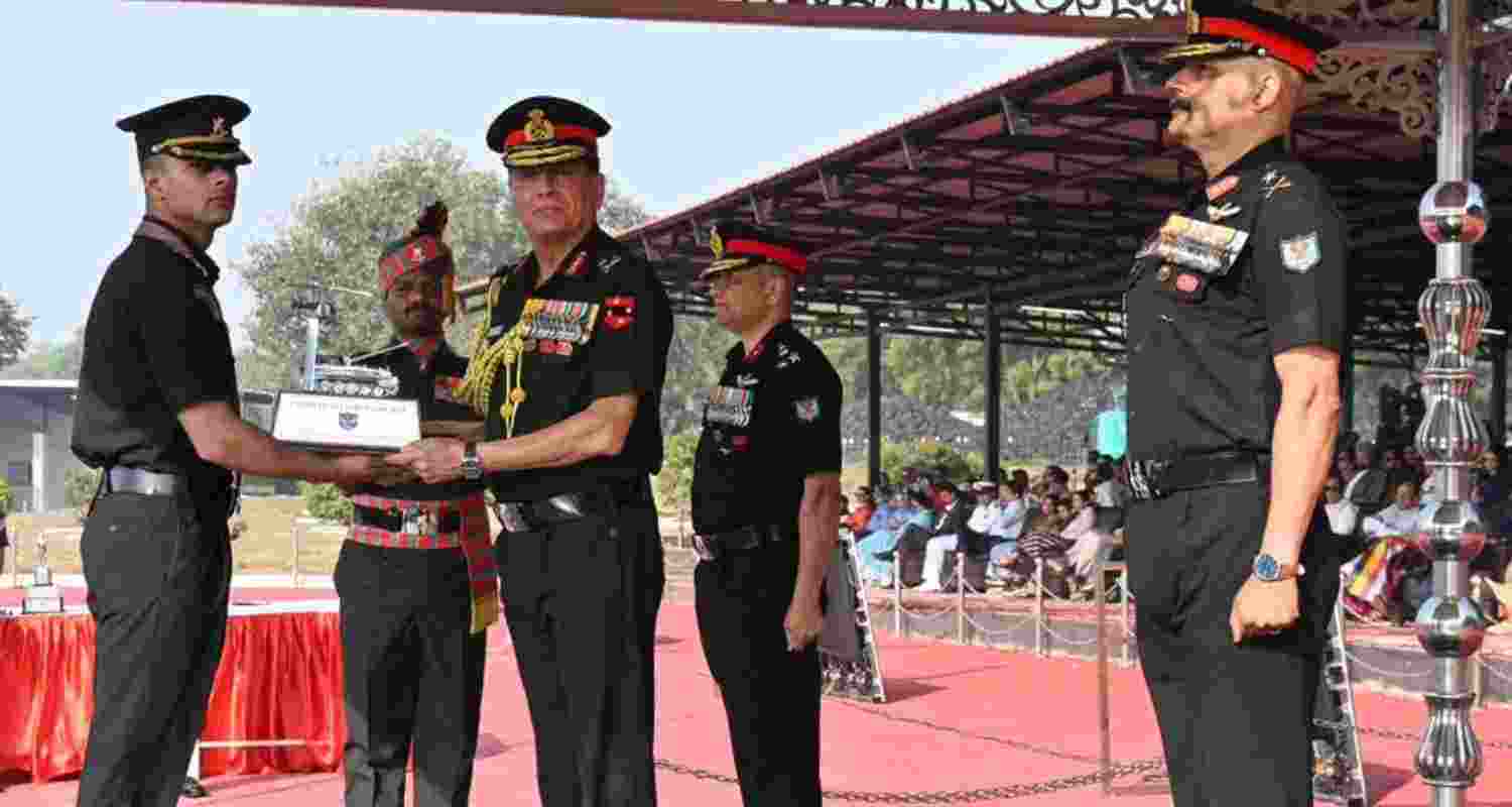 Lt Gen Seth at the Combat Army Aviation Training School (CAATS). 