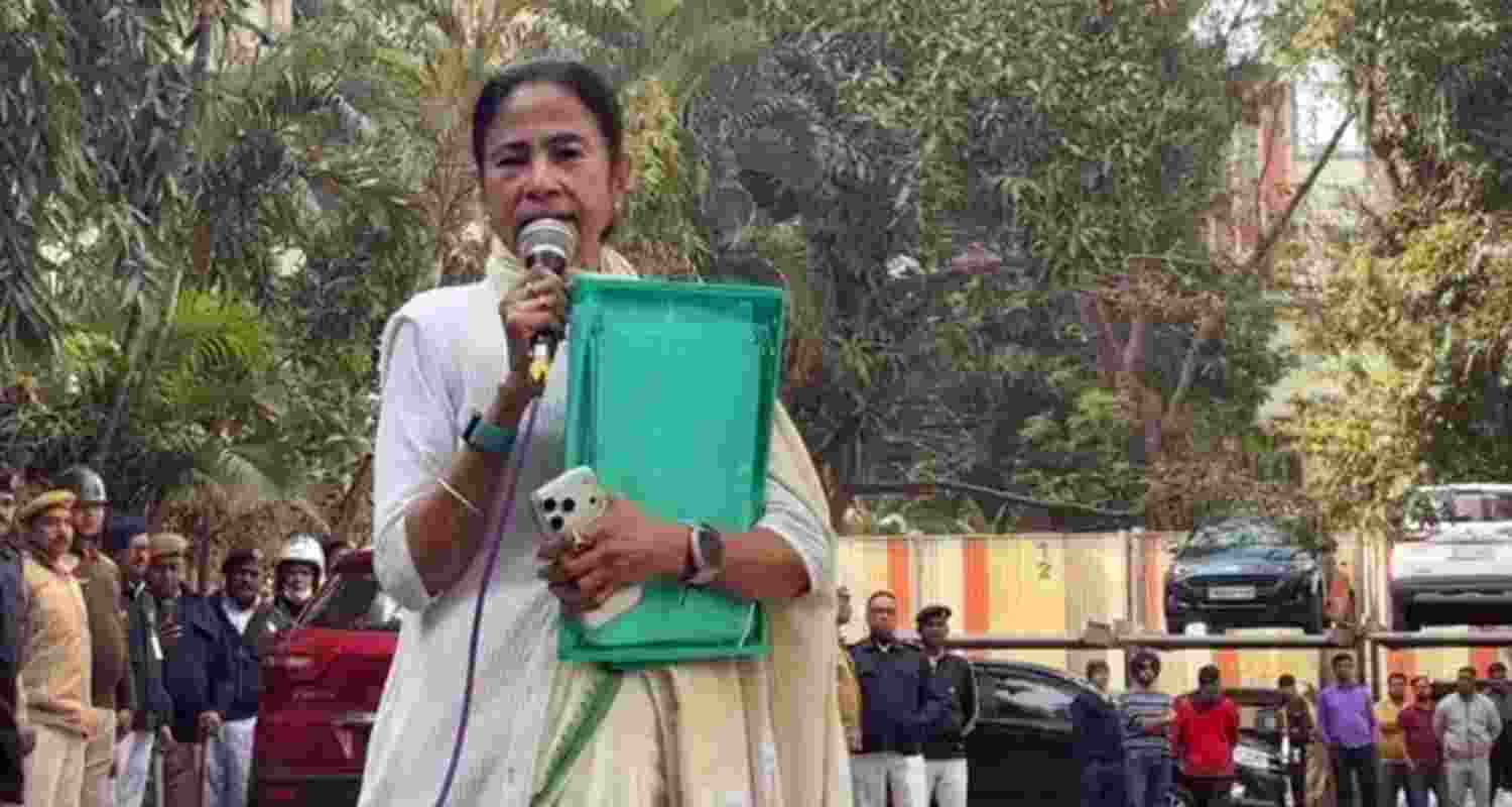 Confronting raiding ED team is bad optics for Mamata
