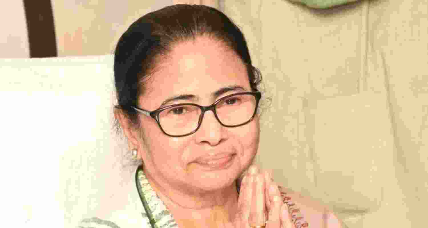 CM Mamata Banerjee fell due to some push CM Mamata Banerjee fell due to some push