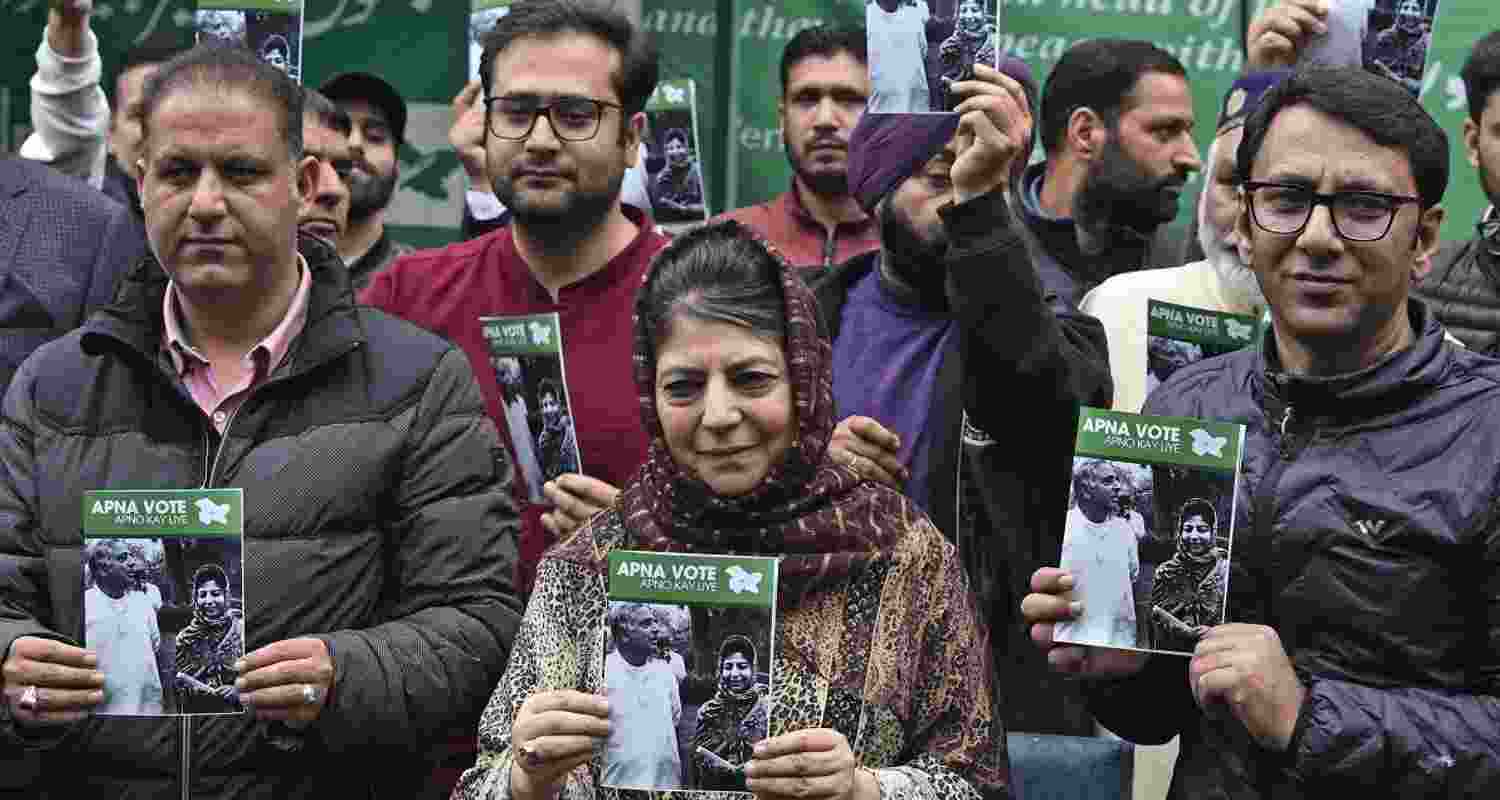 JKPDP releases manifesto titled “Apna vote apno kay liye” JKPDP releases manifesto titled “Apna vote apno kay liye”