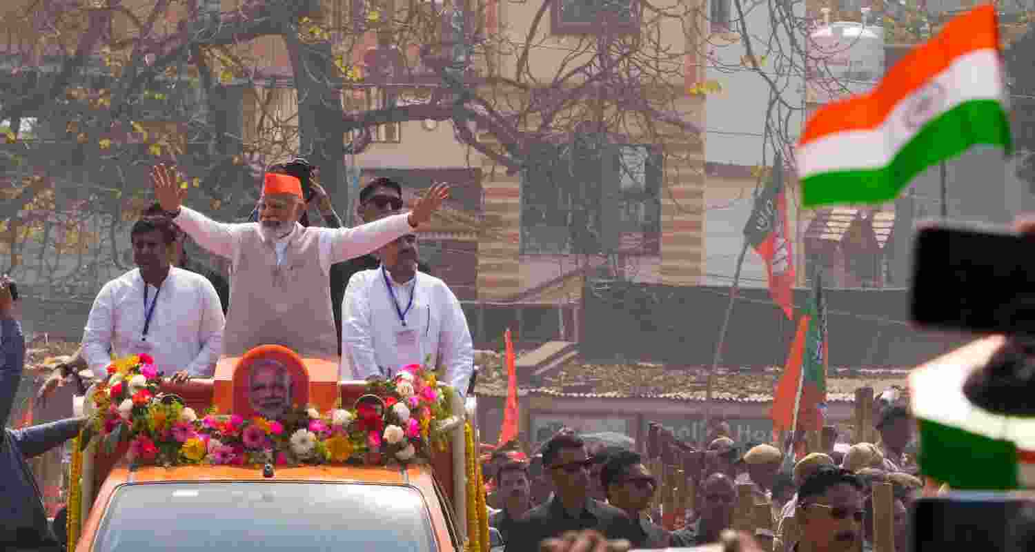 PM Modi addresses the locals of Nadia district. PM Modi addresses the locals of Nadia district.