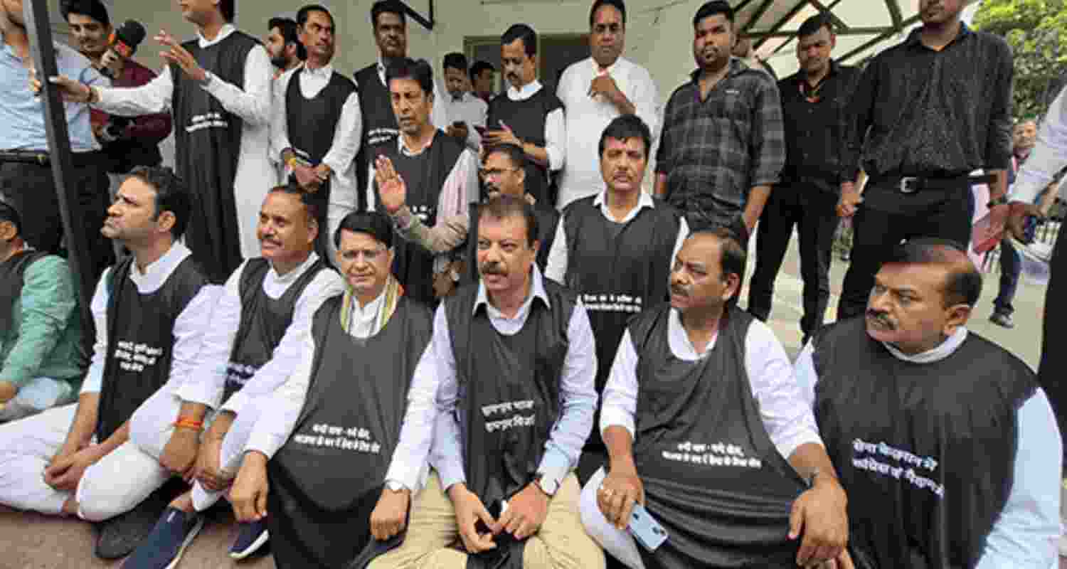 MP: Cong MLAs detained over protest against Min Vijay Shah