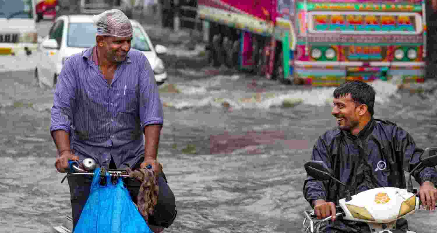 Over 100 mm rain drenches Mumbai suburbs
