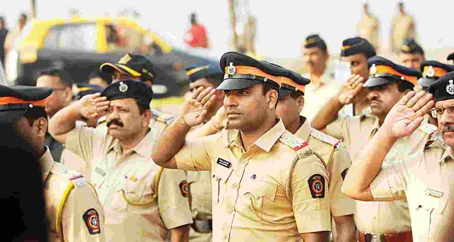Mumbai Police personnel. Image via X.