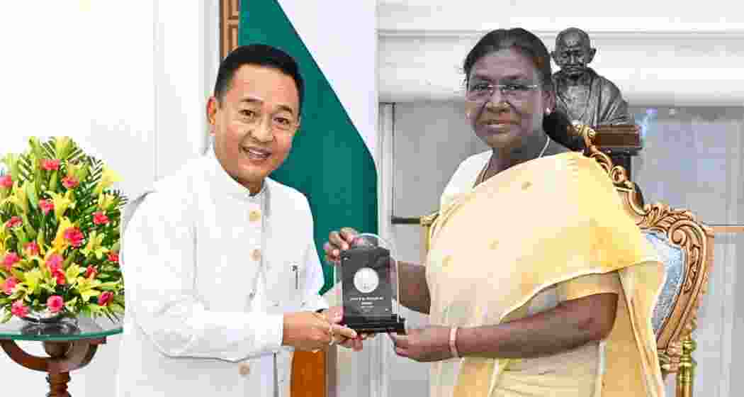President Droupadi Murmu interacts with Sikkim Chief Minister during a meeting in New Delhi. (File photo)