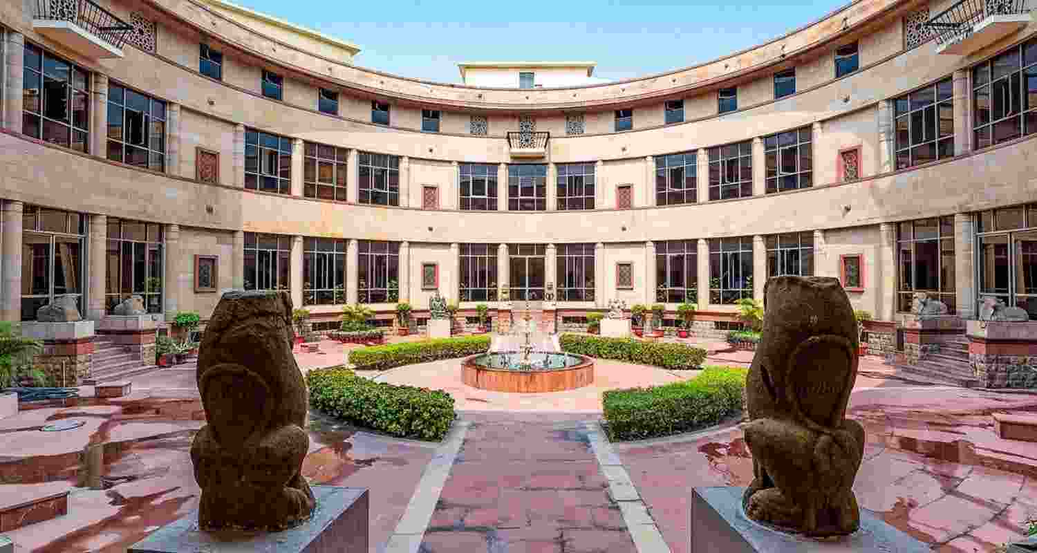 National Museum in Delhi, which houses over 2 lakh art objects spanning 5,000 years of Indian cultural heritage, has been receiving between 6 to 7 lakh visitors annually, for years. 