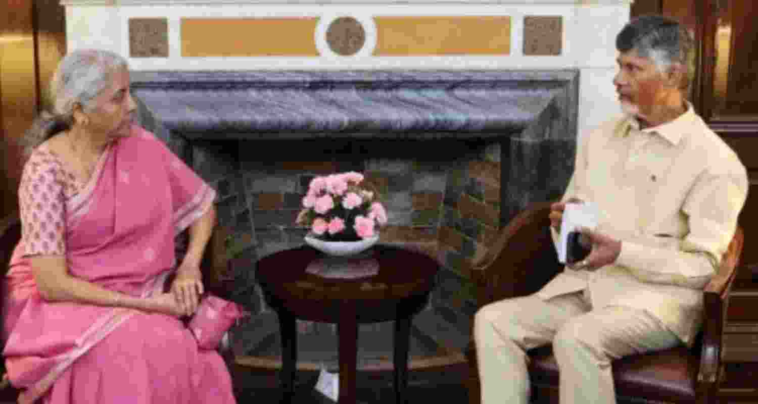 Naidu arrives in Delhi, likely to seek funds for Andhra Pradesh Naidu arrives in Delhi, likely to seek funds for Andhra Pradesh