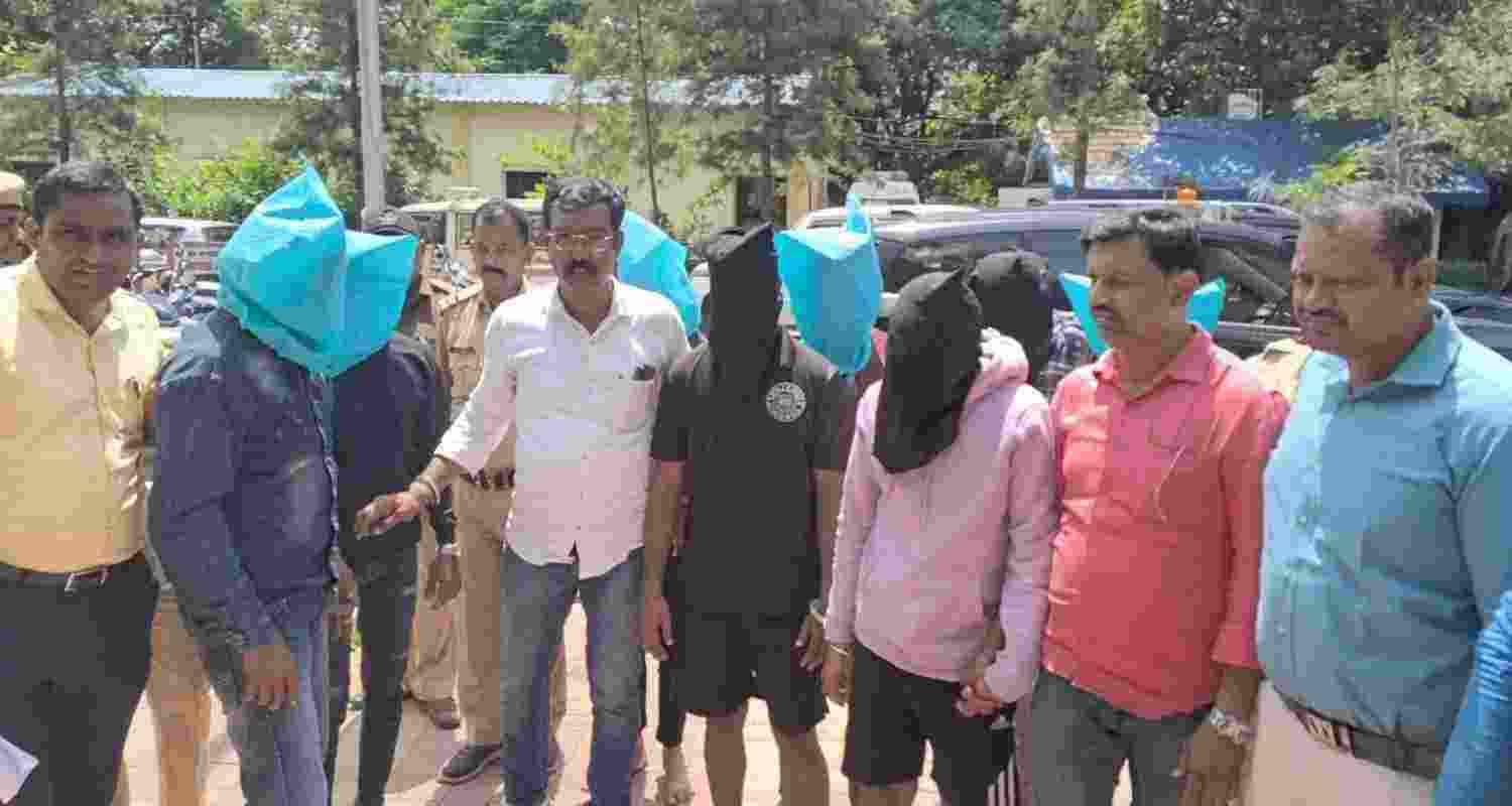 Nine arrested after two men allegedly harassed a woman at Bhavli Dam in Nashik, then chased and attacked her family’s car for over 20 km. Police initiated probe. 