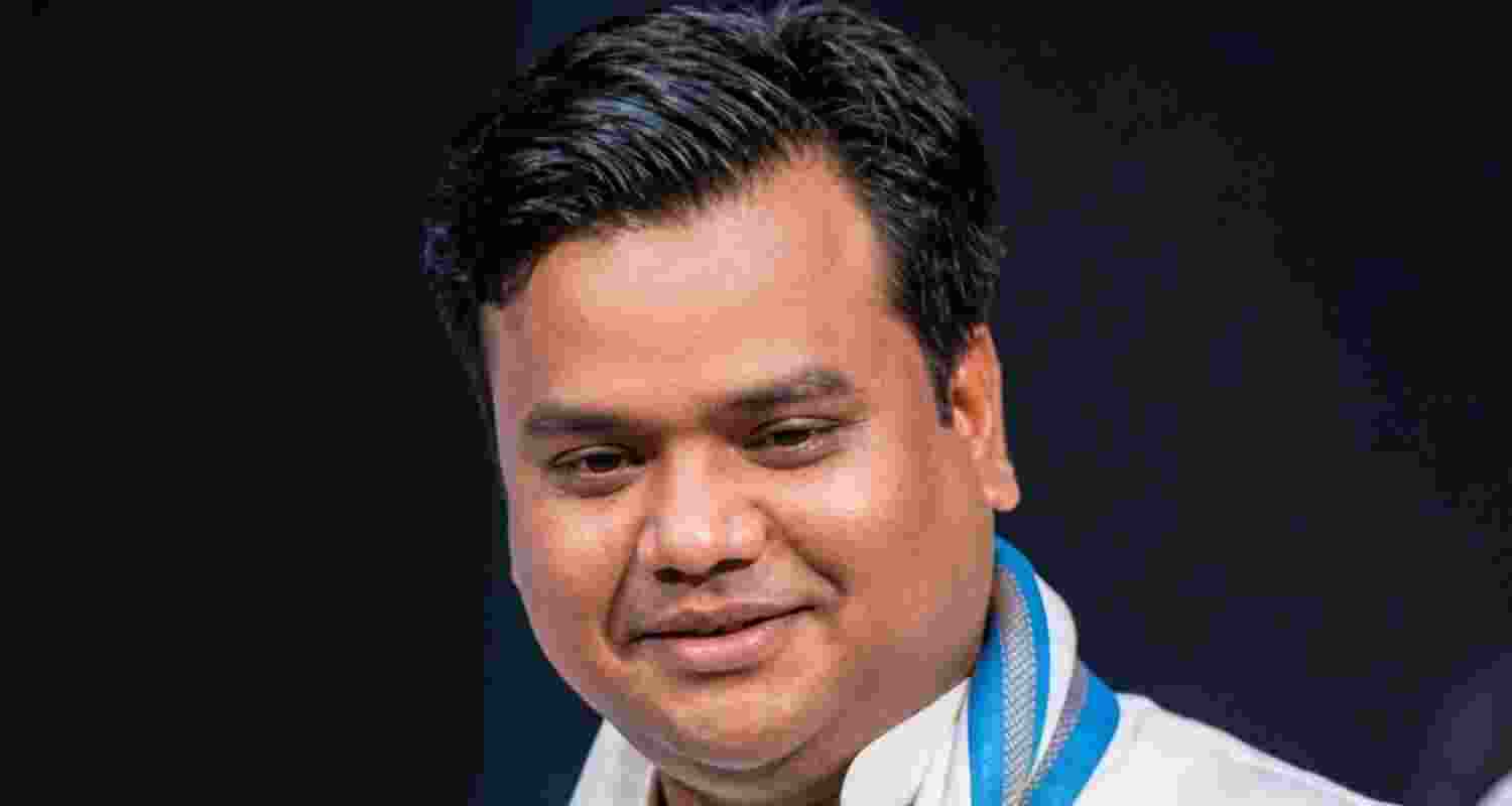 Absconding TMC leader Naushad Alam was arrested in Kashmir by Barrackpore Police over allegations of extortion, intimidation and abuse of influence.