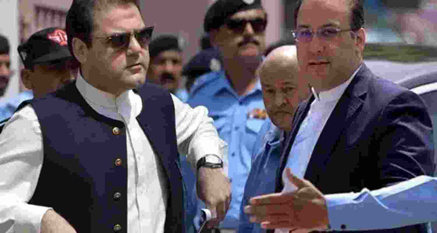 Sons of PML-N supreme leader Nawaz Sharif, Hussain and Hassan. Sons of PML-N supreme leader Nawaz Sharif, Hussain and Hassan.