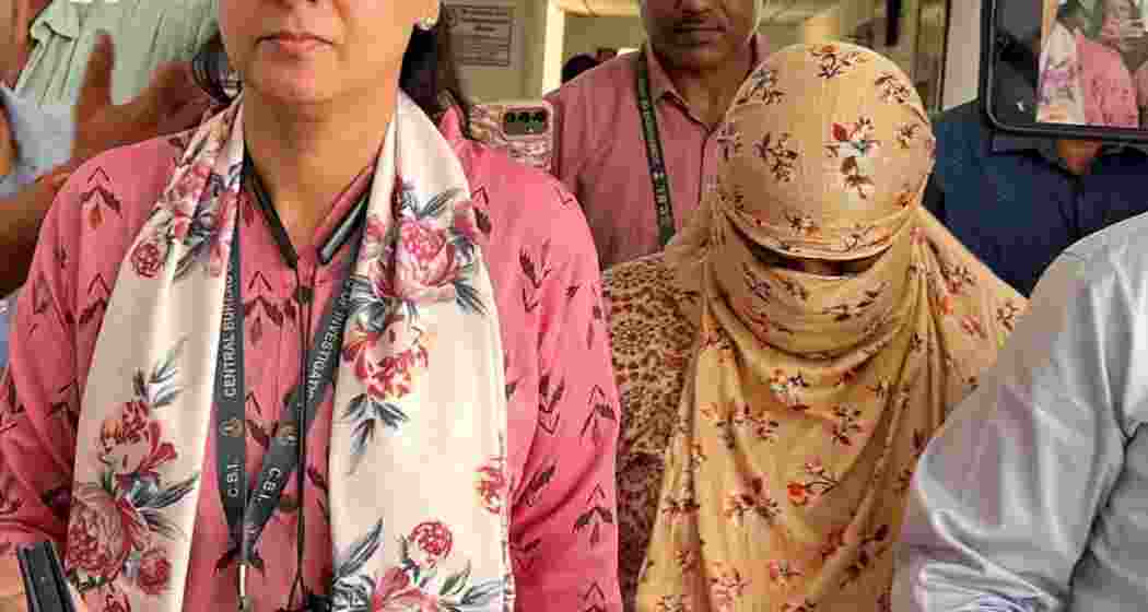 NEET paper leak case accused Manisha Sanjay Waghmare is escorted by security personnel while being taken to a Delhi court for a hearing on her bail plea.