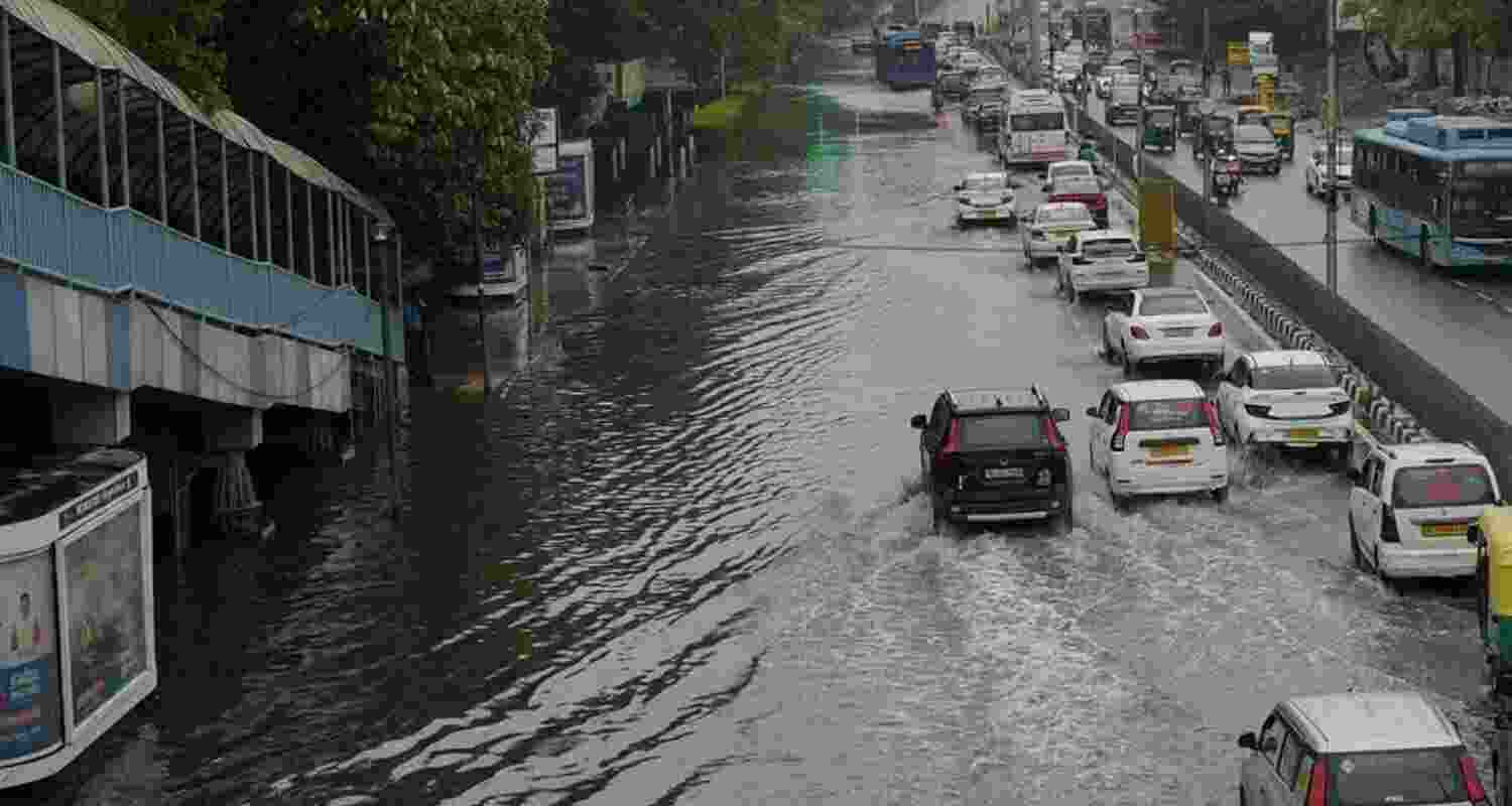 Adverting 'waterlogging' with  videos, AAP  tears into Delhi govt