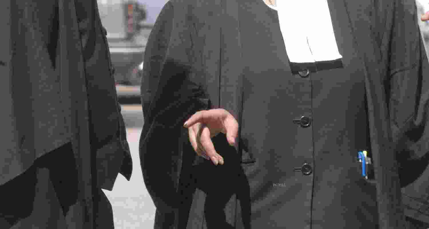 Ggn Bar 'bans' non lawyers from wearing white shirt, black pants