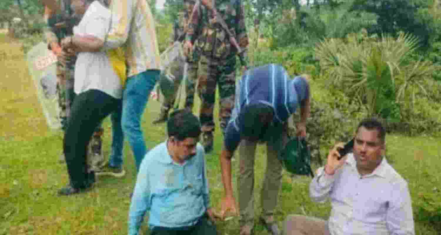 Villagers attack officials at NTPC Public hearing in Jharkhand Villagers attack officials at NTPC Public hearing in Jharkhand