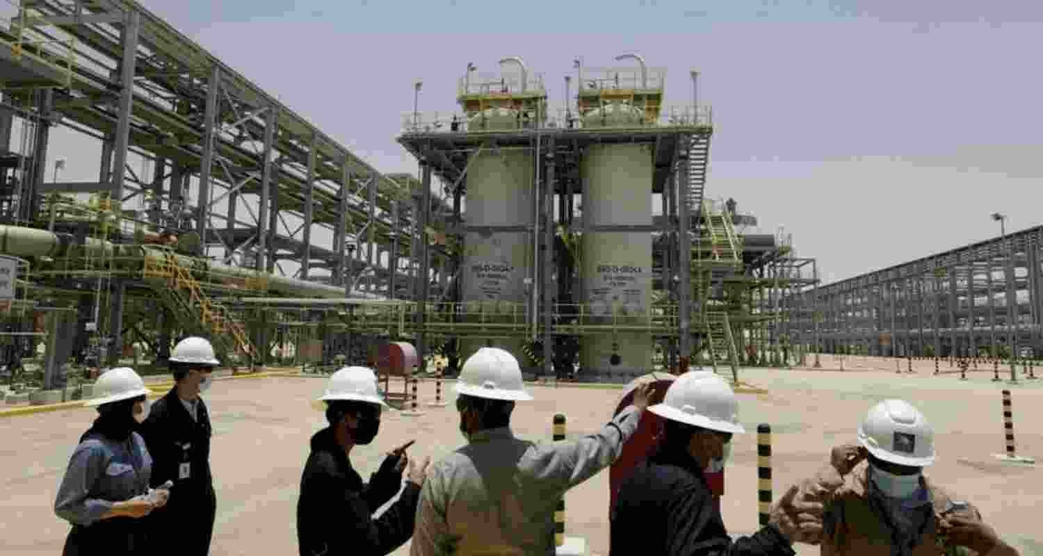 Oil surges on Iran conflict; tech stocks slide globally