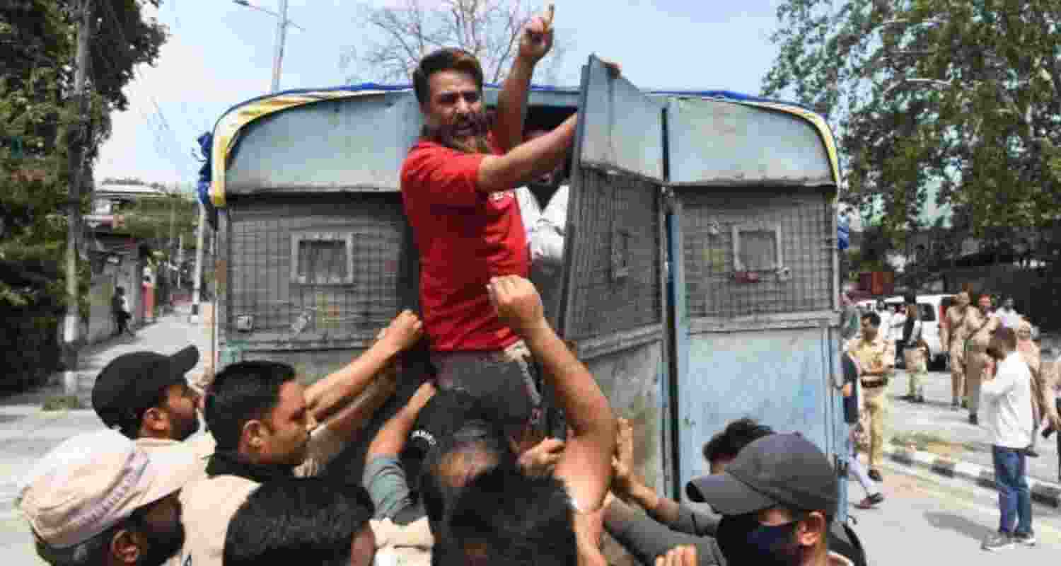 Several detained as J&K police foil PDP’s Lal Chowk march Several detained as J&K police foil PDP’s Lal Chowk march