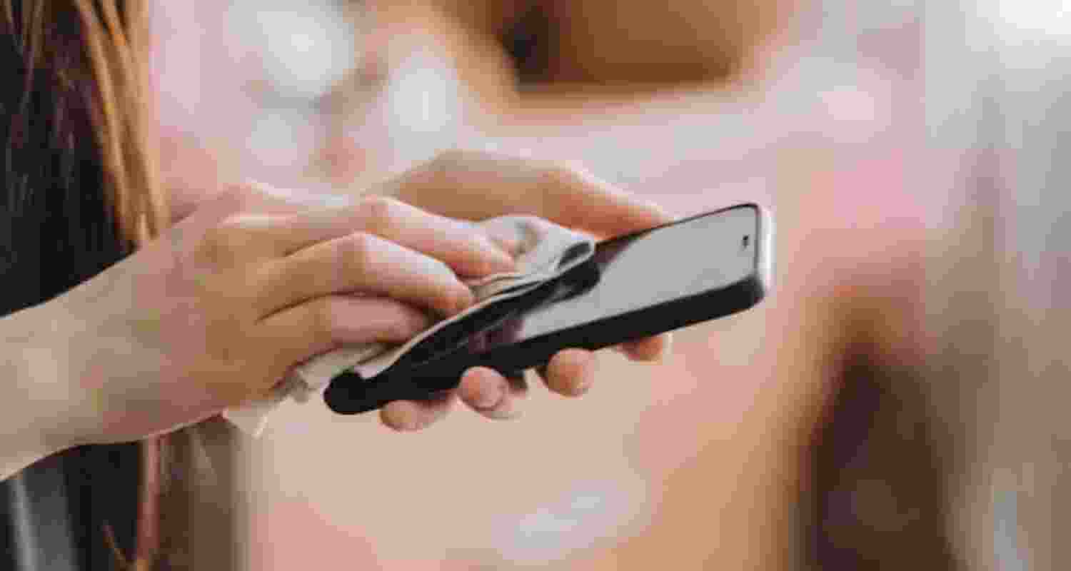 Avoid using paper towels, tissues, or rough cloths, which may leave scratches on the screen or shed lint that clogs openings.