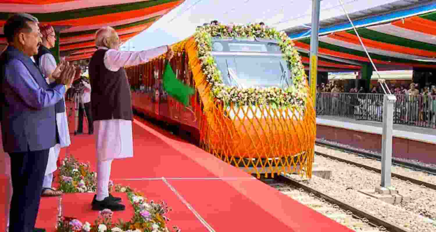 PM Modi flags off Vande Bharat train in J&K.