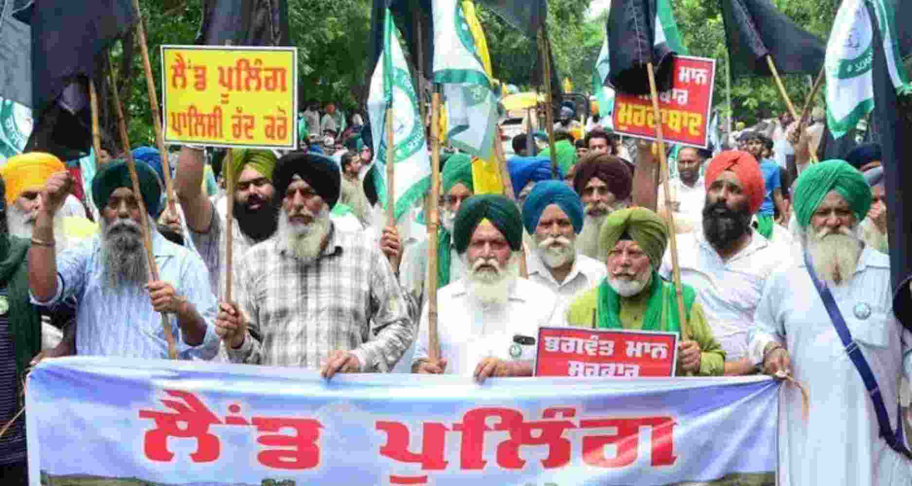 Farmers protest against the government's land pooling policy. Image: X
