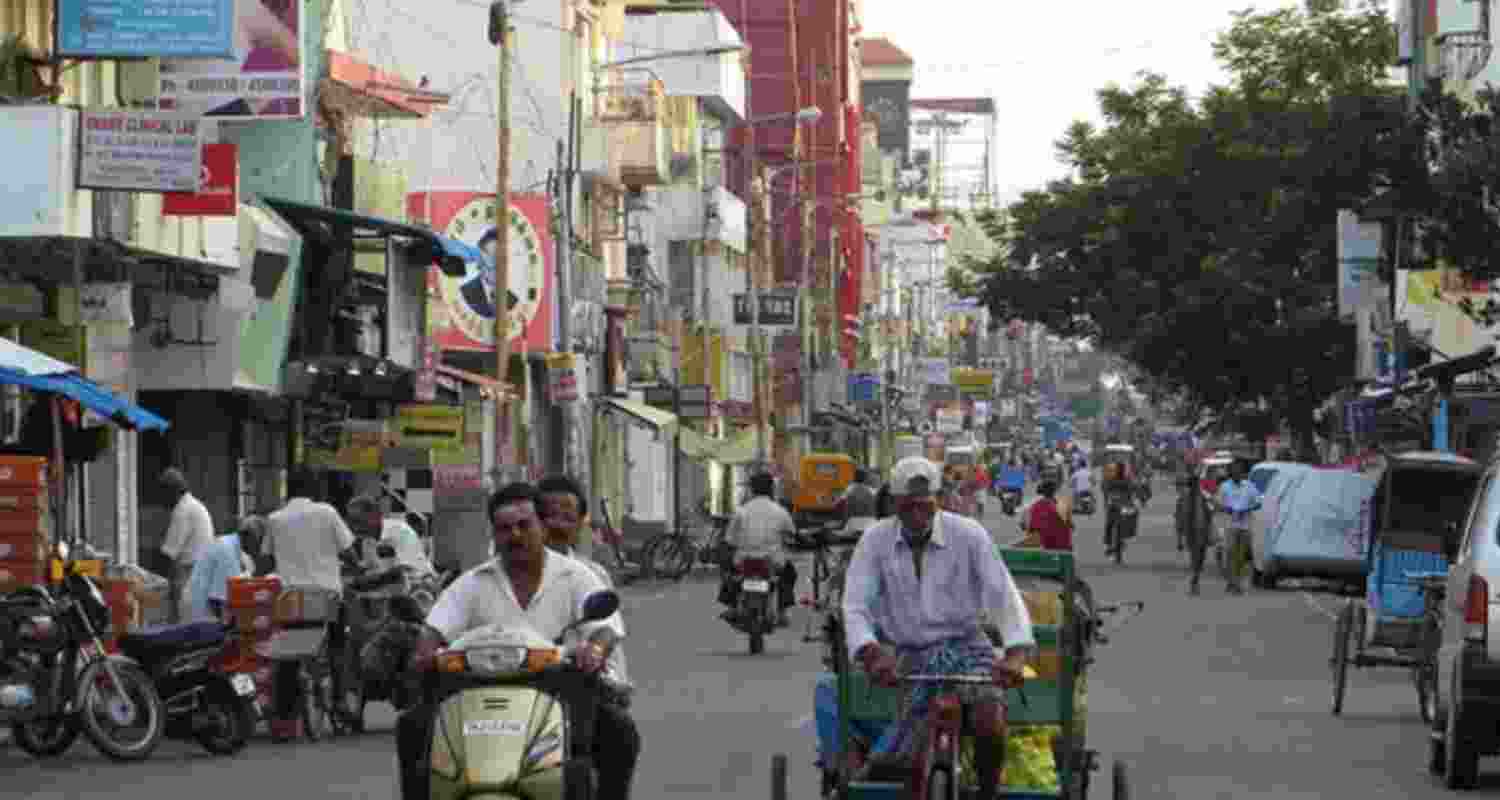 Indian National Congress and Dravida Munnetra Kazhagam begin fresh seat-sharing talks ahead of Puducherry Assembly elections.