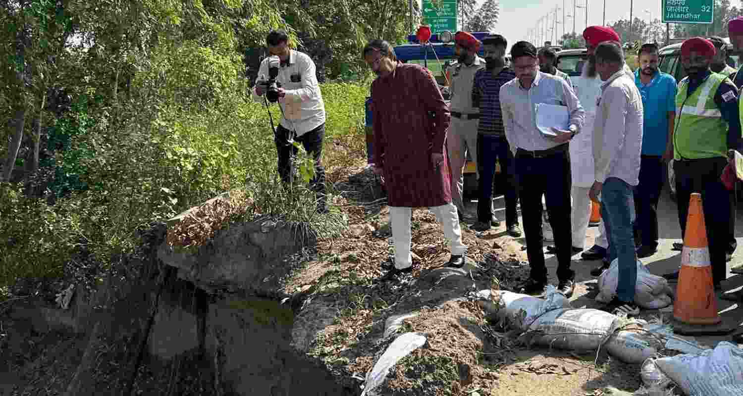 Union Minister Harsh Malhotra inspected the cuts caused by rain on the Kapurthala National Highway.