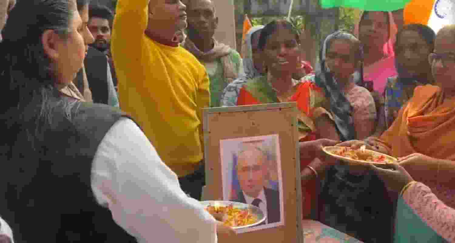 Ahead of President Putin’s India visit, Varanasi groups held an India-Russia Friendship March. 