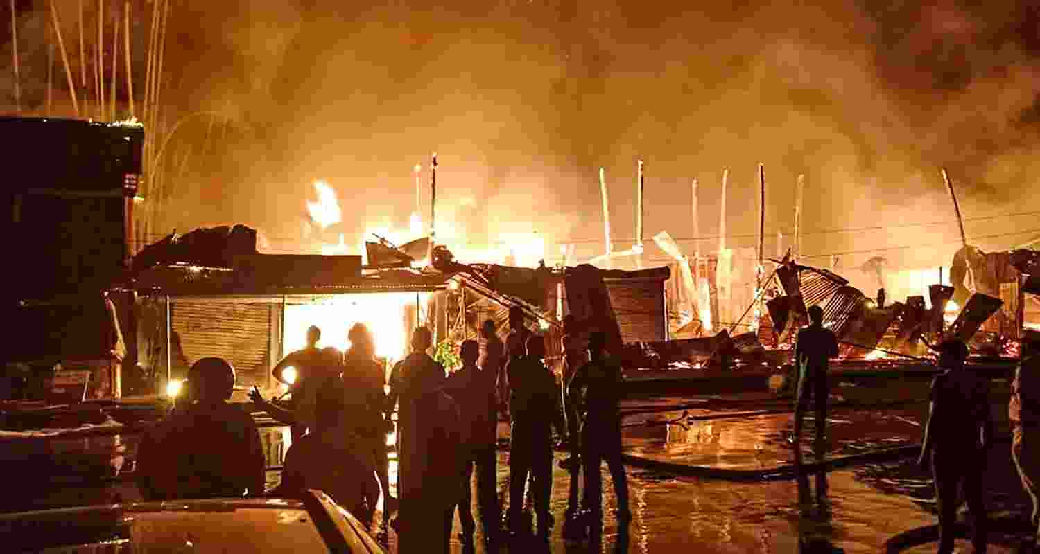 fire, shopkeepers, police, rangat market, andaman , kolkata, cloth fire, shopkeepers, police, rangat market, andaman , kolkata, cloth