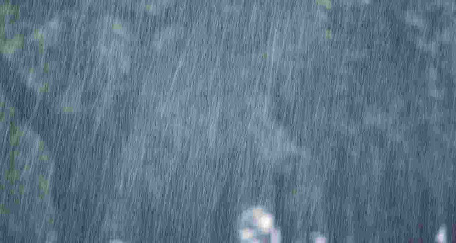 Heavy rains to continue in Kolkata, Durga Puja dampened