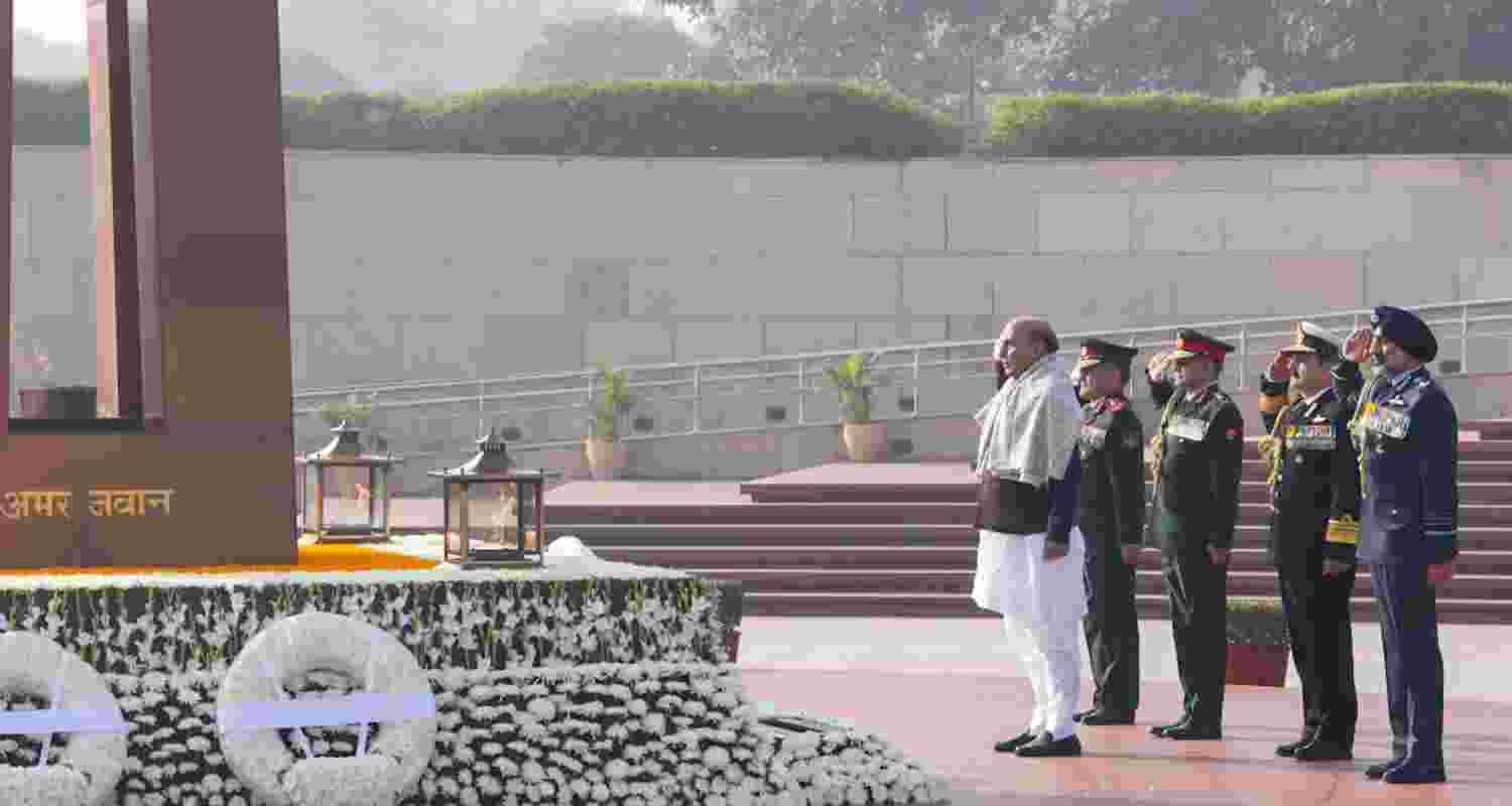 On Vijay Diwas, Defence Minister Rajnath Singh and top military leaders paid tributes at the National War Memorial, honouring heroes of India’s 1971 victory.