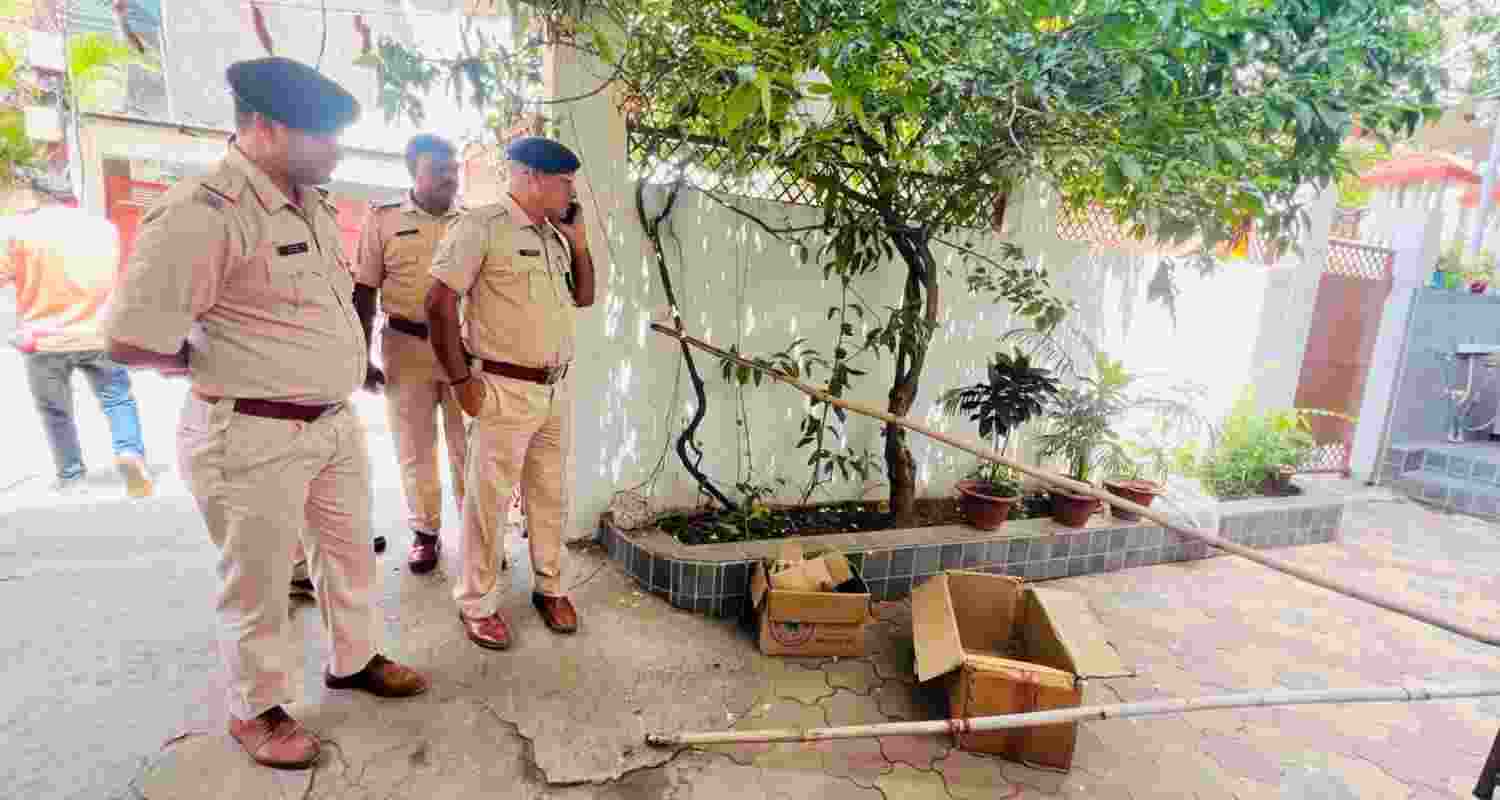 Unidentified miscreants allegedly hurled petrol bombs at the RSS office in Ranchi. Police are examining CCTV footage and probing the motive.