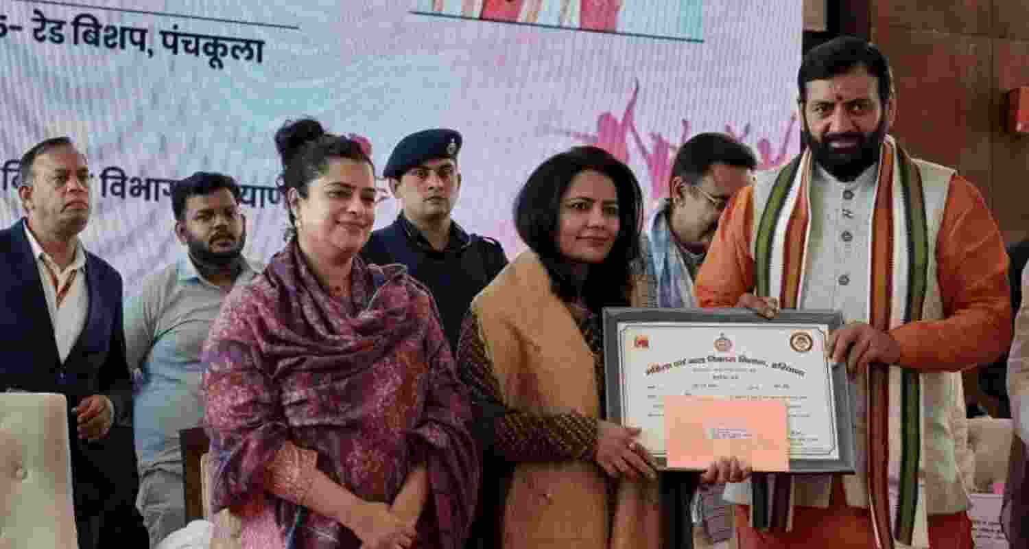 Haryana CM orders probe after felicitating activist