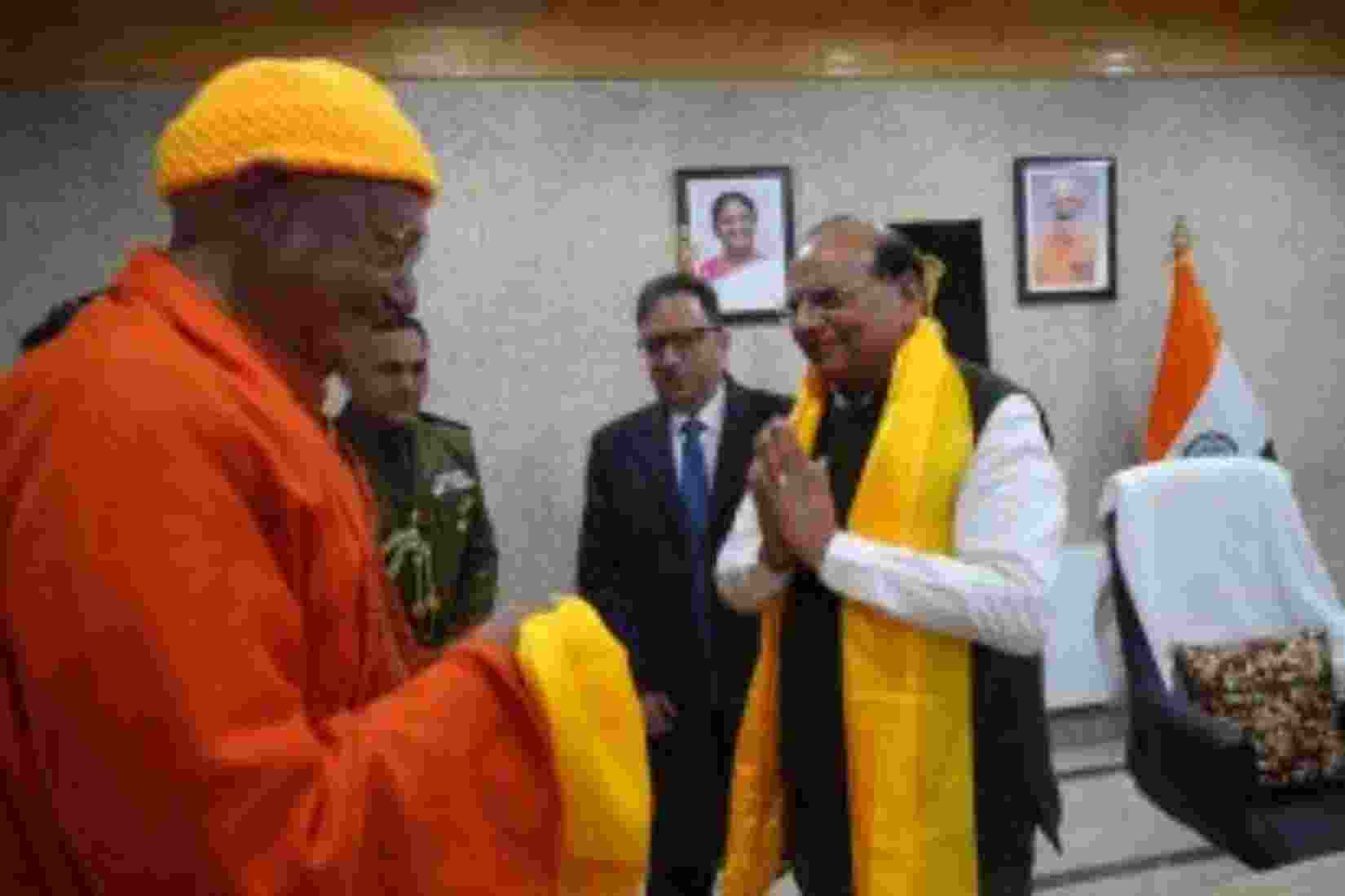 Exposition of Buddha's relics in Leh : LG reviews preparations