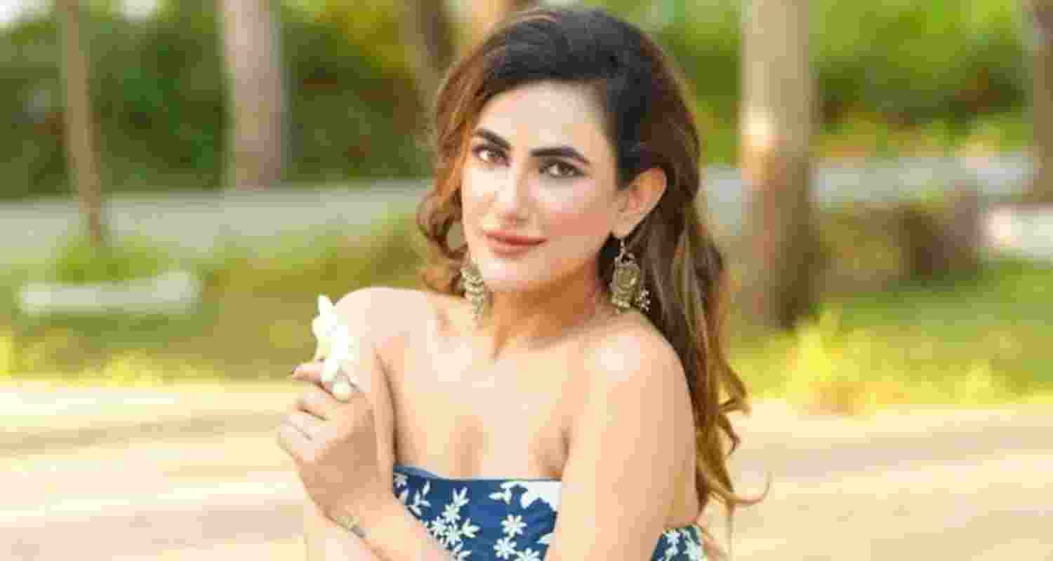 Mumbai Police has registered an FIR against  Karan Singh Chauhan for allegedly cheating actress Ruchi of Rs 25 lakh.