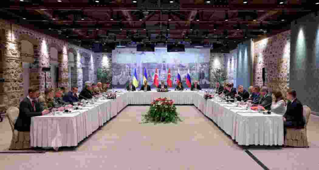 Turkish Foreign Minister Hakan Fidan chairs a meeting between Ukrainian and Russian negotiators in Istanbul on 16 May, 2025.