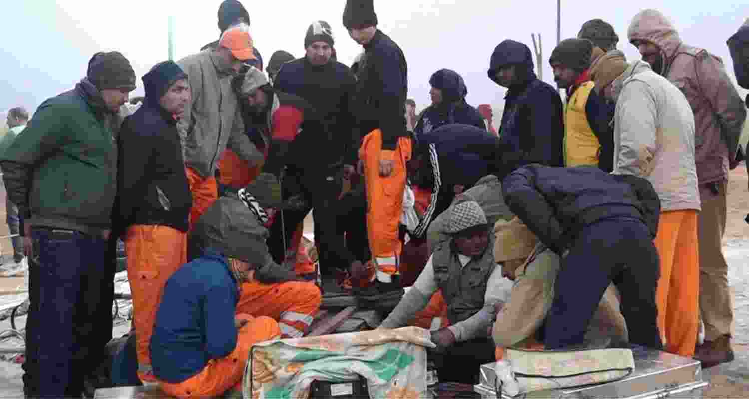SDRF personnel at the borewell site attempt to rescue the child. SDRF personnel at the borewell site attempt to rescue the child.