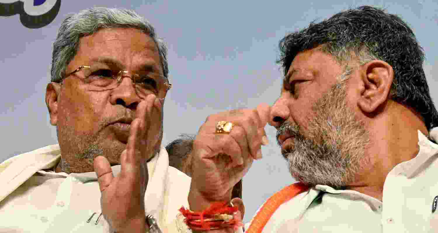  Karnataka chief minister-designate DK Shivakumar (right) with incumbent Siddaramaiah.