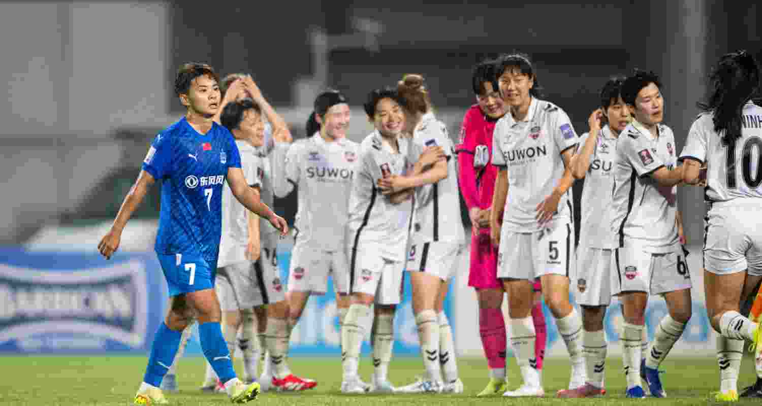 The North Korean women's football team.