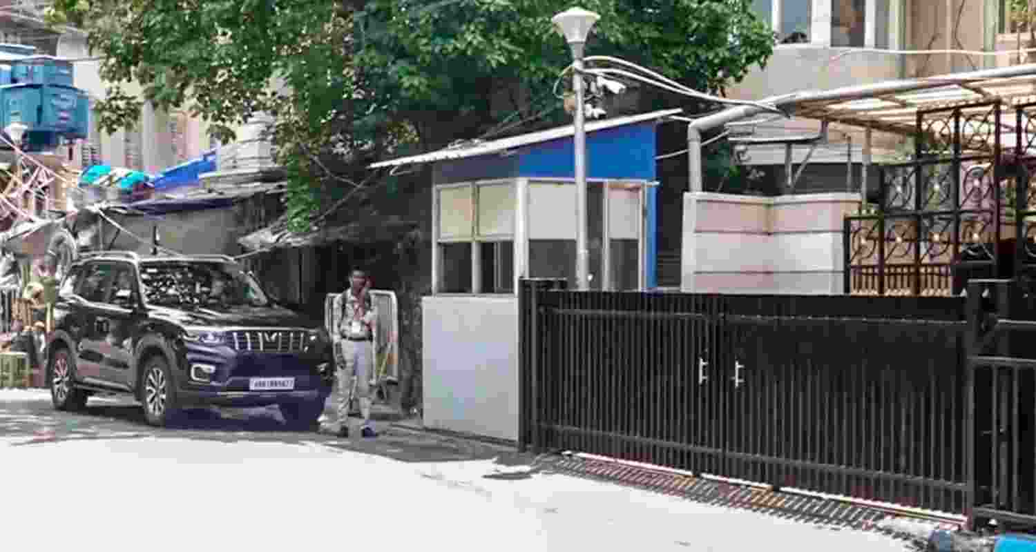 On Wednesday morning, security kiosks stood empty, temporary booths were abandoned, and the familiar “scissor barricades” at the entrance of Mamata Banerjee’s residence had been removed, restoring an unusual sense of normalcy to the area.