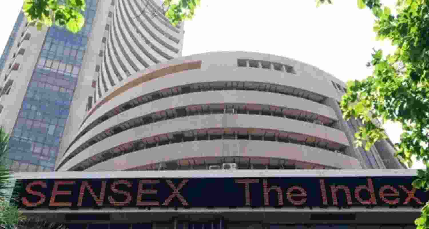 Sensex up 213 points, and Nifty down in mixed early trade 